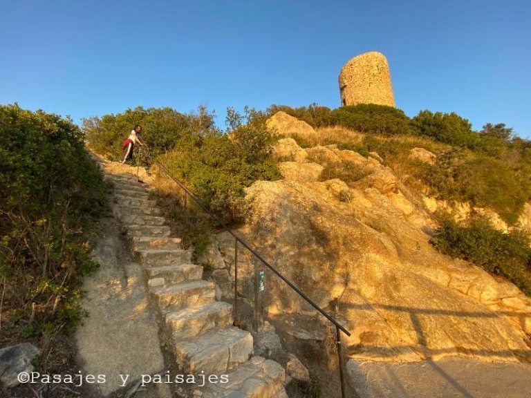 EL CASTELL DE BURRIAC, atalaya sobre la costa del Maresme