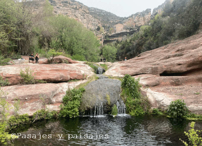 Riera del Tenes y al fondo Sant Miquel del Fai