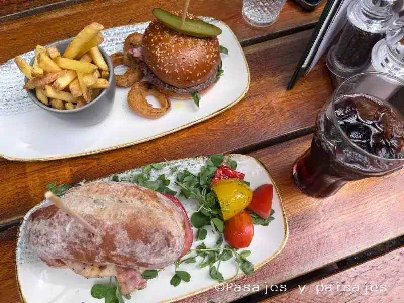 Comer en Kings Arms.