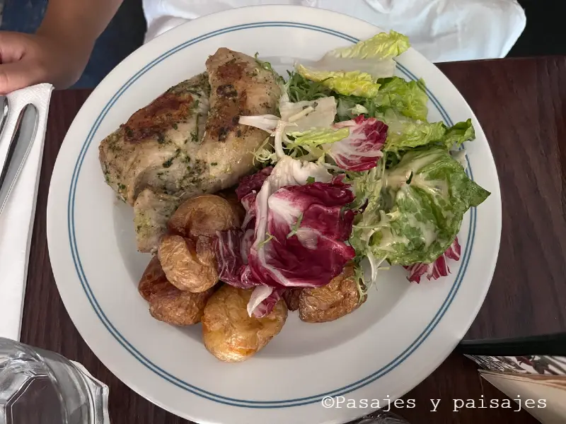 Garlic roasted chicken en The Lamb and Flag