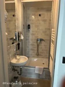 a&o hostel baño