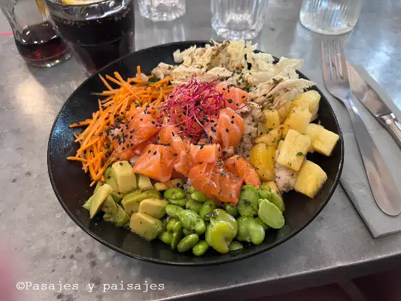 Le café de la place de Talloires